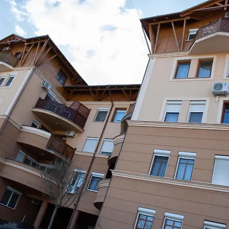 Csalogány Apartman *