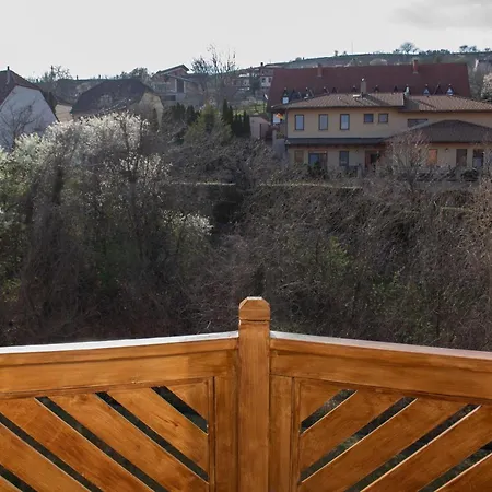 Csalogány Apartman * Szekszárd